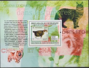 GUINEE GUINEA 2009 SHEET DOGS CATS ON STAMPS