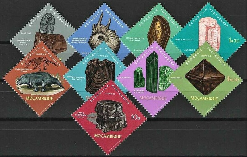 1971 Mozambique Beautiful Minerals, Fossils, Dinosaur, complete set VF/MNH! 