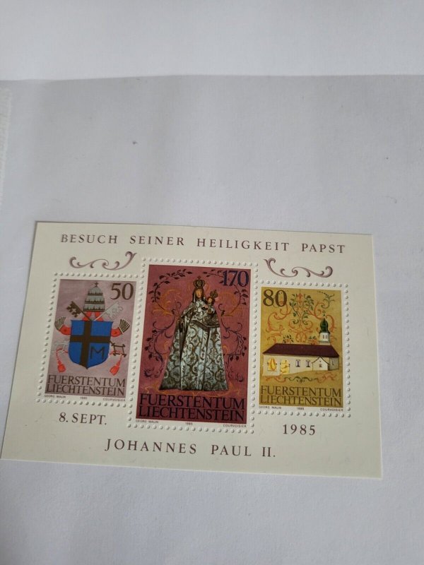 Stamps Liechtenstein Scott #816 never hinged