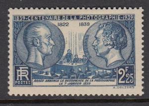 France 374 mint