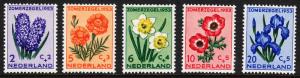 NETHERLANDS — SCOTT B249-B253 — FLOWERS SEMI-POSTAL SET — MH — SCV $25.20