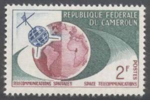 Cameroun ~ #381 ~ Telstar & Globe ~ MNH