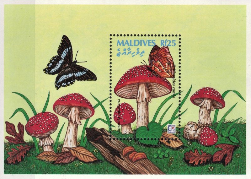 MALDIVE 1995 - Mushrooms & butterflies / minisheet MNH