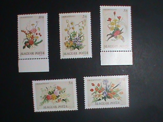 ​HUNGARY STAMP:1989 SC# 3173-7 LOVELY FLOWER ARRANGEMENTS MNH SET. VERY FINE