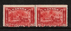 Canada #175 Mint Dramatic Printing Smear Pair