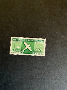 Stamps Dominican Republic Scott #C33 never hinged