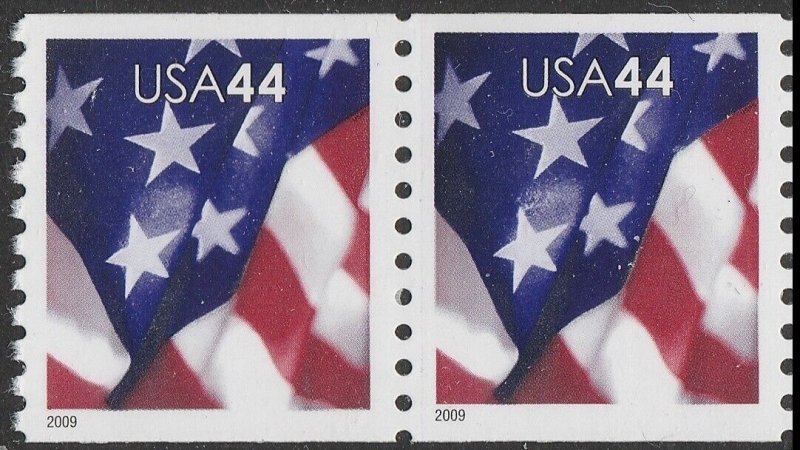 US 4391 Old Glory 44c coil pair SSP MNH 2009