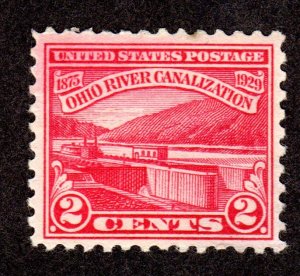 USA. Scott # 681, MH, CAT = $ 0.55    Lot 220327 -01