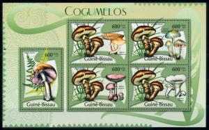 [68960] Guinea Bissau 2012 Mushrooms Pilze Champignons Sheet MNH