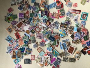 Worldwide stamps mixed used off paper loose stamps approx 250+ stamps A9782