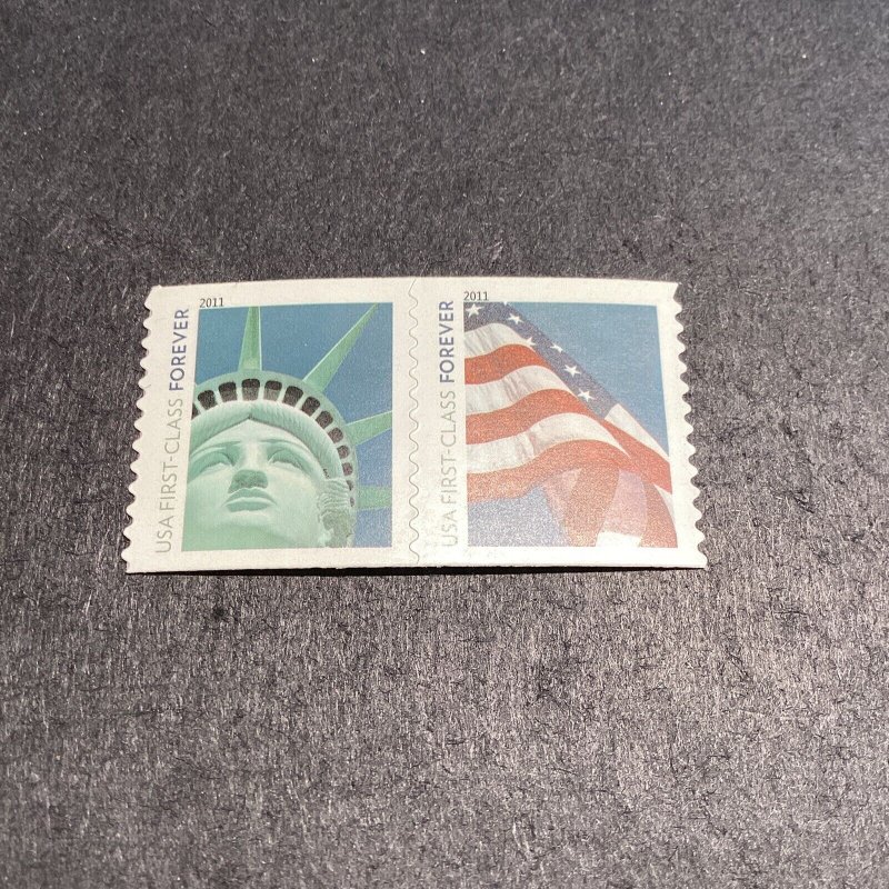Scott #4561-62 Forever - LADY LIBERTY & FLAG - COIL PAIR-MNH-US
