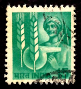 India 15p Farmer, Agricultural Technology 1981 SG.923, Sc.838 Used (#02)