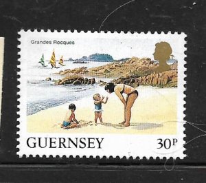 GUERNSEY, 298, MNH ,FAMILY AT BEACH