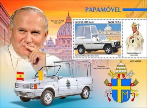 GUINEA BISSAU - 2023 - Popemobiles - Perf Souv Sheet - Mint Never Hinged