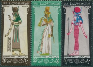Egypt 1968 SG940-942 Post Day pharaonic dress set MNH