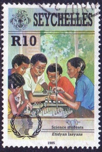 Seychelles 1985 10r Science students (International Youth Year) used