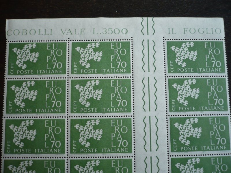 Europa 1961 - Italy - Gutter Block of 30