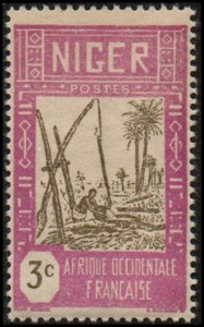 Niger 31 - Mint-H - 3c Drawing Water from Well (1940)