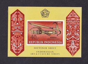 Indonesia   #983a     MNH  1976   historic daggers  sheet  imperforated