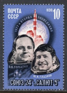 4597 - RUSSIA 1977 - Cosmonauts and Soyuz 24 - Space - MNH Set