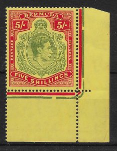 BERMUDA SG118be 1943 5/= DULL YELLOW-GREEN & RED ON YELLOW BROKEN SCROLL VAR MNH