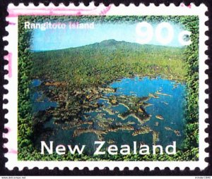 NEW ZEALAND 2000 QEII 90c Multicoloured, Scenery-Rangitoto Island SG1934 FU