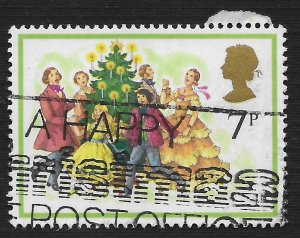 Great Britain #847 7p Christmas - Carolers Around Christmas Tree ~ Used