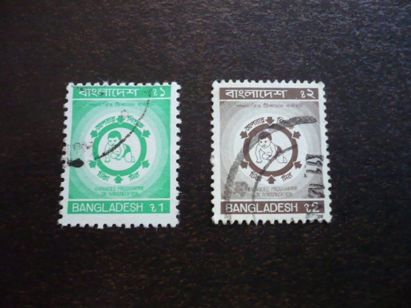 Stamps - Bangladesh - Scott# 379A,560 - Used Set of 2 Stamps