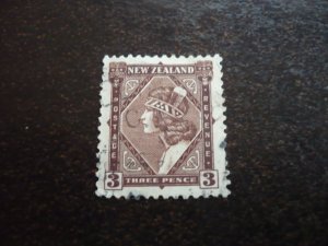 Stamps - New Zealand - Scott# 190 - Used Part Set of 1 Stamp