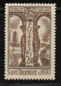 France - View of St.Trophime at Arles  Scott #302  VF - Unused (MH)