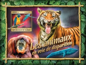 GUINEA - 2016 - Endangered Animals - Perf Souv Sheet - Mint Never Hinged