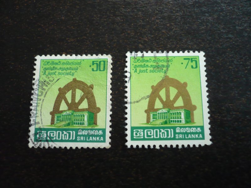 Stamps - Sri Lanka - Scott# 611, 847 - Used Part Set of 2 Stamps