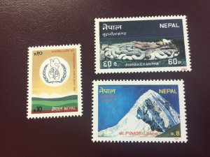 ICOLLECTZONE  Nepal 449-50, 452 VF NH