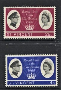 STAMP STATION PERTH Bermuda #245-246 QEII Royal Visit Set MVLH - CV$3.00