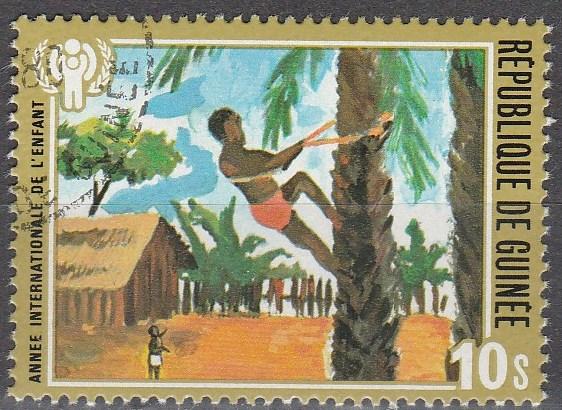 Guinea #793  F-VF Used  (S227)