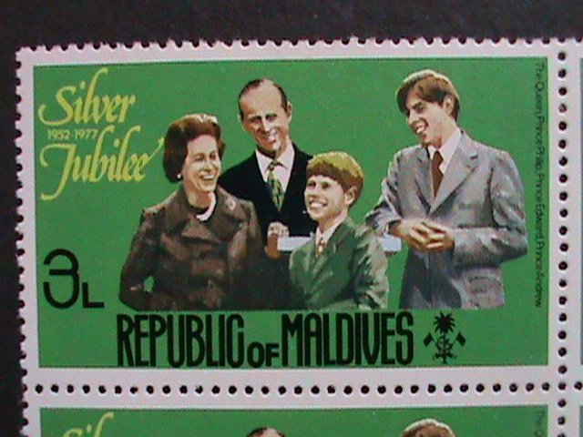 ​MALDIVES-1977- SILVER JUBILEE OF QUEEN ELIZABETH II MNH IMPRINT BLOCK VF