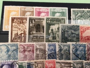 Spain 1930 -1946 mounted mint & used stamps  Ref A8884