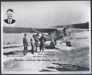 US 1927 PHOTO PRINT OF COL GRAHAM CAPTAIN LINDBERGH JUST BEFORE THE FLIGHT TO