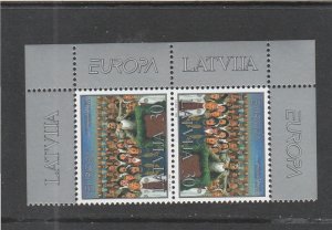 Latvia  Scott#  463a  MNH  Tete Beche Pair  (1998 National Song Festival)