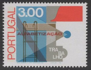 PORTUGAL SG1616a 1976 3E ANTI-ILLITERACY YEAR SPEAKING AT WORK p13½ MNH
