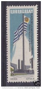 URUGUAY Sc#1017 MNH STAMP Giant flag monument at Nation