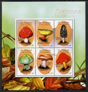 ST. VINCENT - 2001 - Fungi, Mushrooms - Perf 6v Sheet - Mint Never Hinged