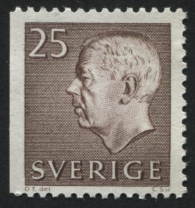 Sweden 583 MNH  (left)