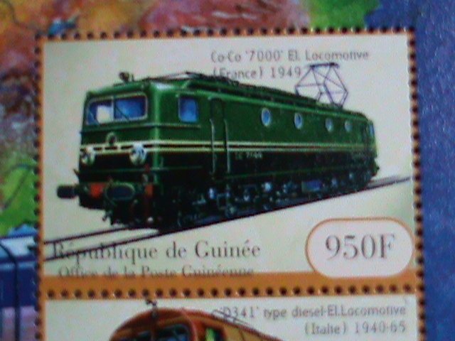 GUINEA  STAMPS-2001- WORLD FAMOUS TRAINS MNH-MINI SHEET   VERY FINE