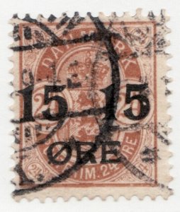 1904 Denmark Sc #56 - 15 Ore opvt. Coat of arms postage stamp Cv$17.50