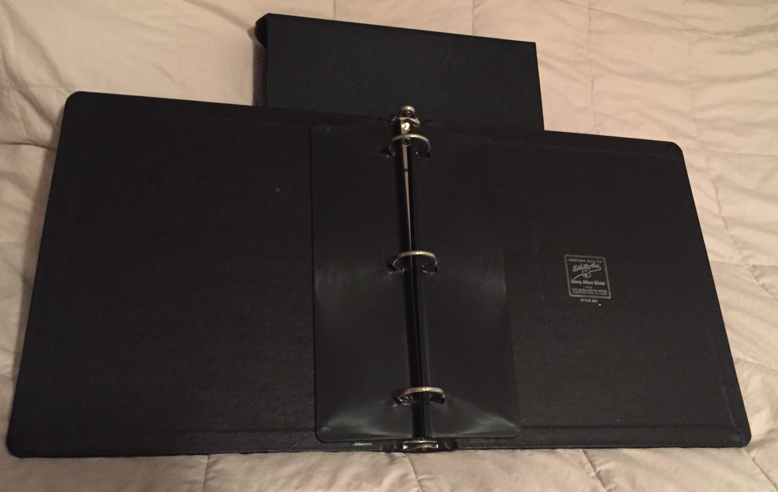 White Ace Black 3Ring Hard Shell Binder w/Hard Shell Dust Cover (60