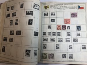 The New World Wide Postage Stamp Album Lots Of Old Stamps