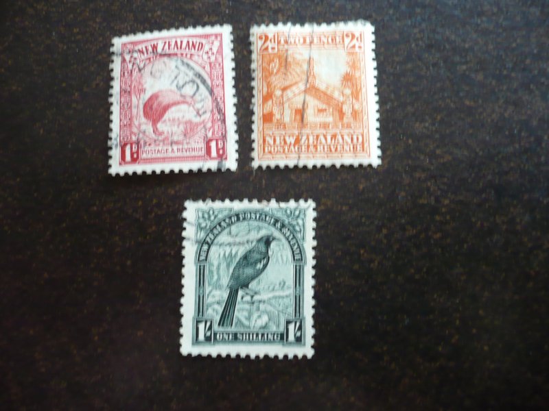 Stamps - New Zealand - Scott# 186, 188, 196 - Used Partial Set of 3 Stamps