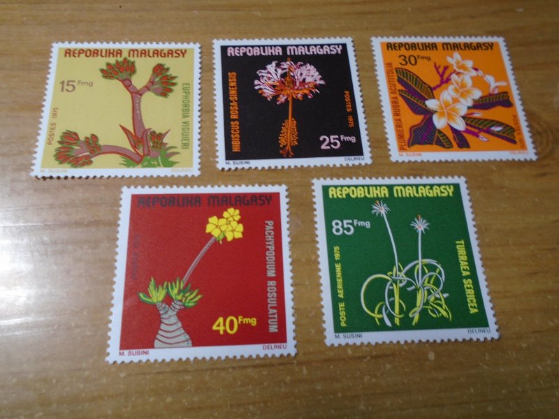 Flowers :  Madagacar  #  527-30/C141  MNH