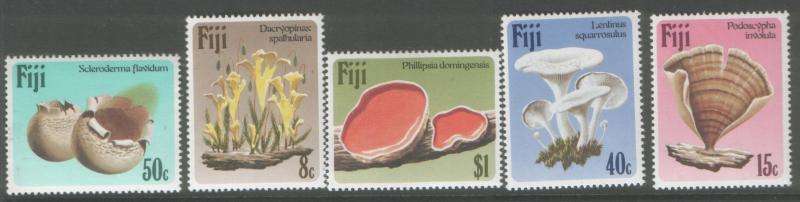 FIJI 1984 Fungi never hinged mint SG970/74 cat £5.25 =$10.50